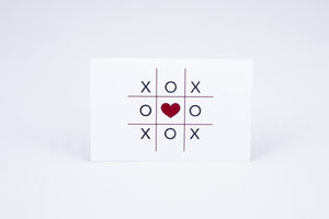 Tic-tac-toe with a heart in the middle