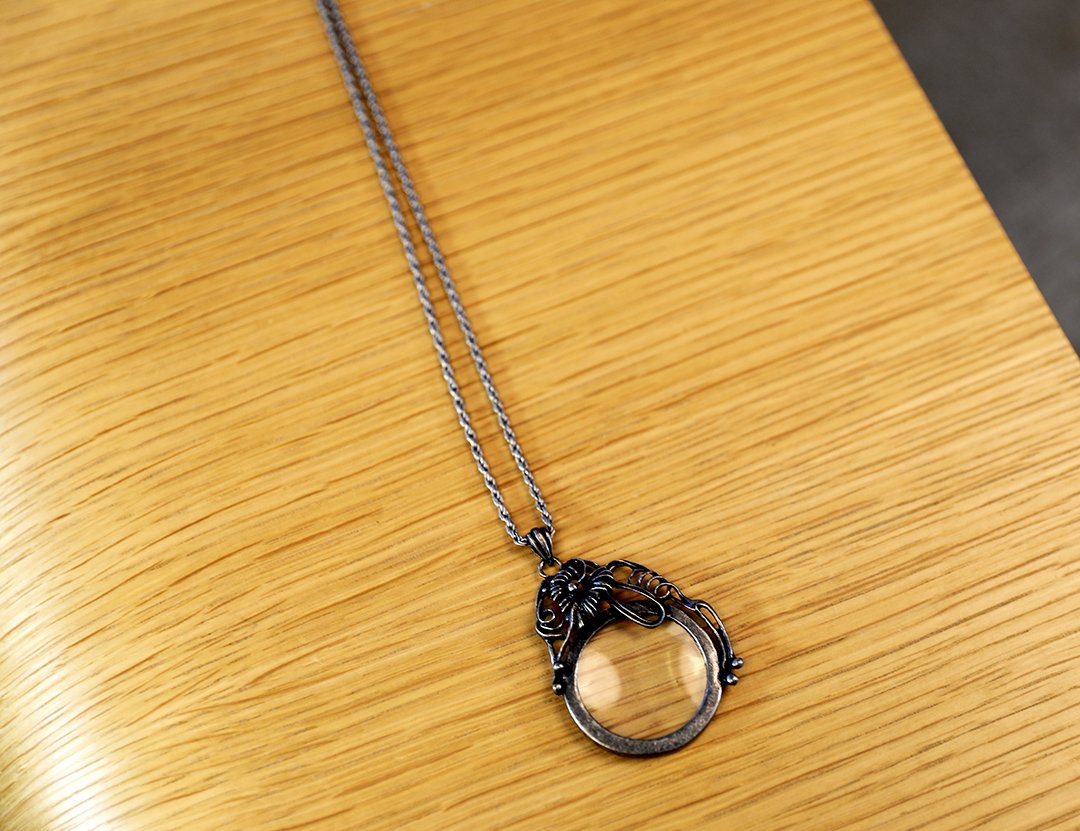5X Pendant Magnifier Silver with Flower Design