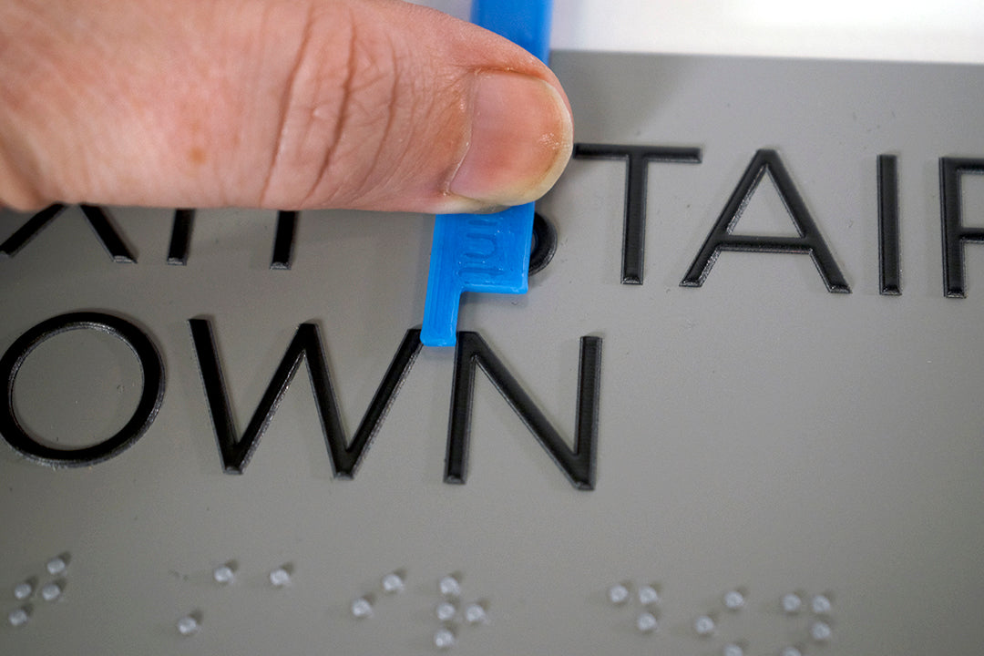 Sign template displaying distance between letters.