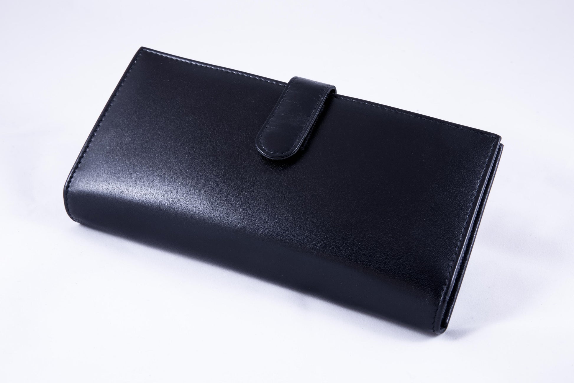 Black Leather Wallet / Money Organizer (Closed / Exterior photograph)